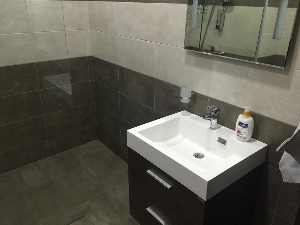 Sea Towers 2 Room Apartment 巴统 外观 照片